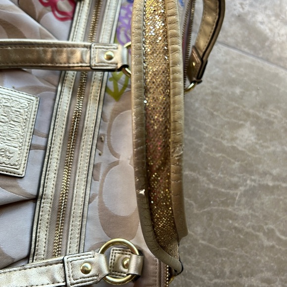 Coach Tan and Gold Shoulder Bag with Elegant Design - Picture 6 of 7